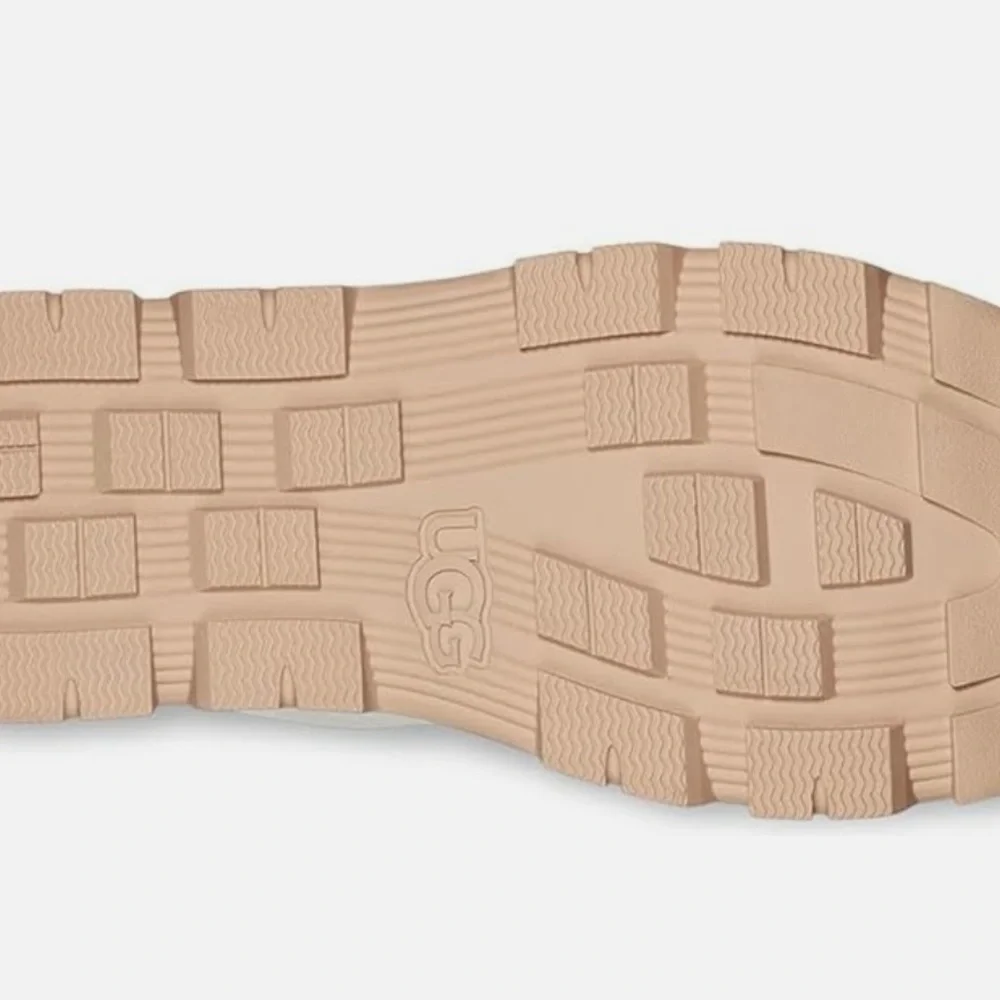 UGG® Women's ~ The Lug Boot Sneakers ~ canvas - Picture 4 of 6